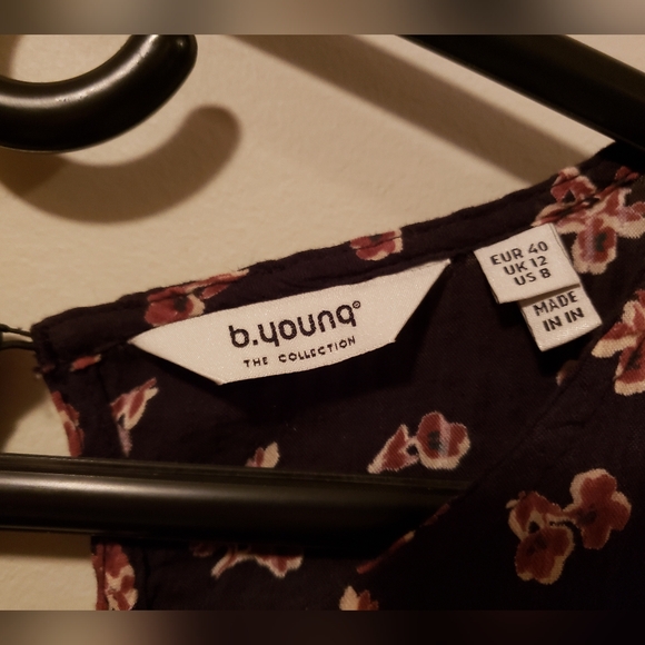 B. Young Black & Red Floral Pattern Dress Size US 8. - Picture 3 of 3